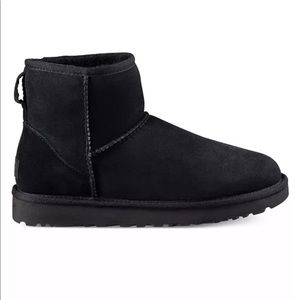 Women’s black Classic Mini boot